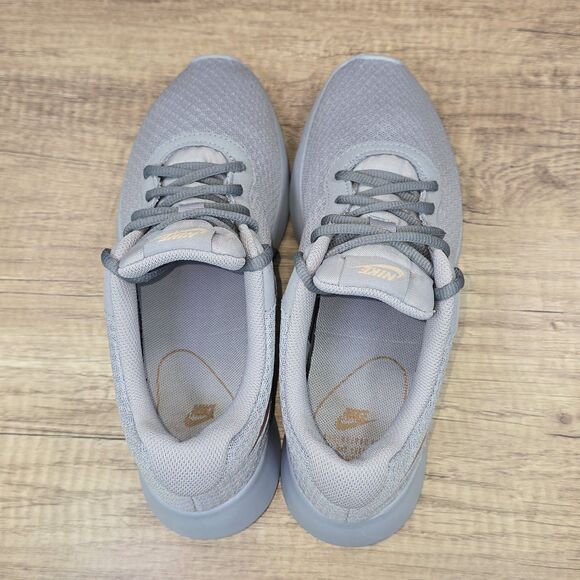 Nike Tanjun Women's Size 8 Gray Running Shoes (BV1154-001) - Picture 5 of 9